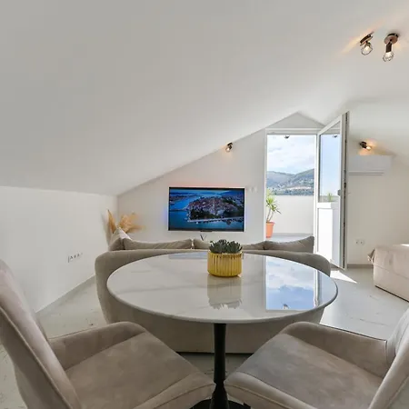 Appartement With Jacuzzi On Rooftop Trogir