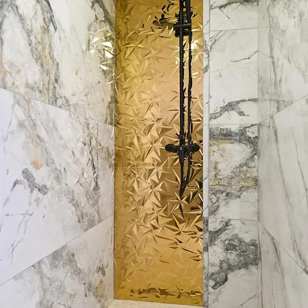 With Jacuzzi On Rooftop Apartman