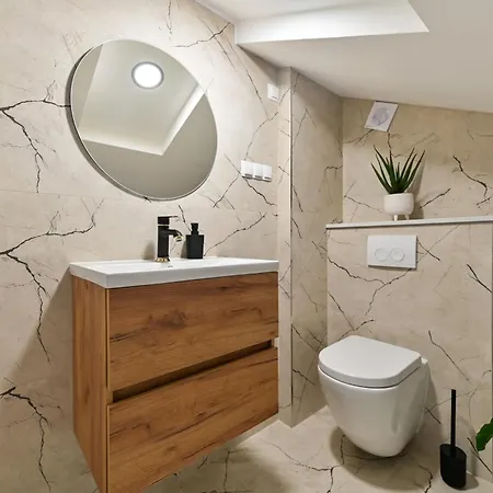 With Jacuzzi On Rooftop Apartman