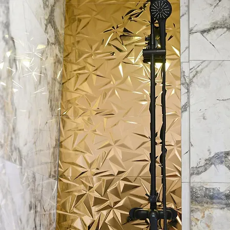 Apartment With Jacuzzi On Rooftop *