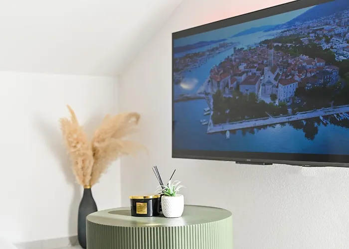 아파트 With Jacuzzi On Rooftop 트로기르