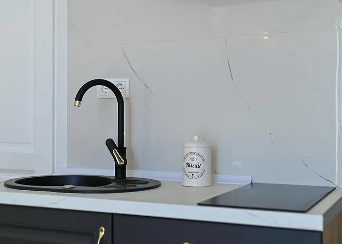 With Jacuzzi On Rooftop * 트로기르