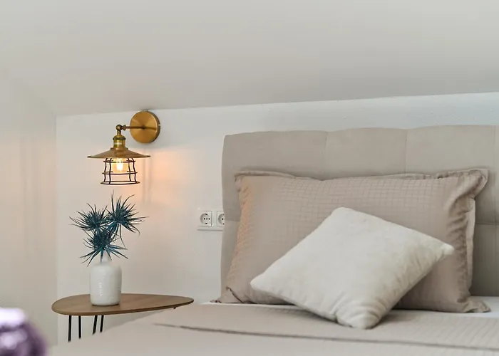 With Jacuzzi On Rooftop 아파트 *