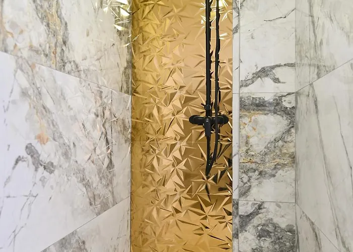 With Jacuzzi On Rooftop 아파트