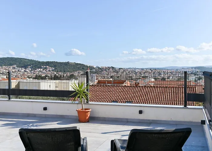 With Jacuzzi On Rooftop 아파트