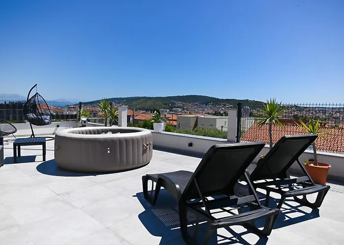 With Jacuzzi On Rooftop Lägenhet