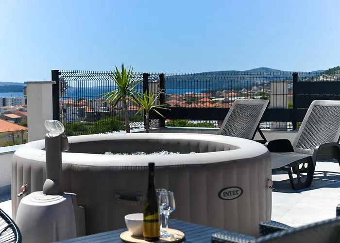 With Jacuzzi On Rooftop Lägenhet