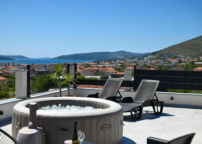 With Jacuzzi On Rooftop Lägenhet Trogir